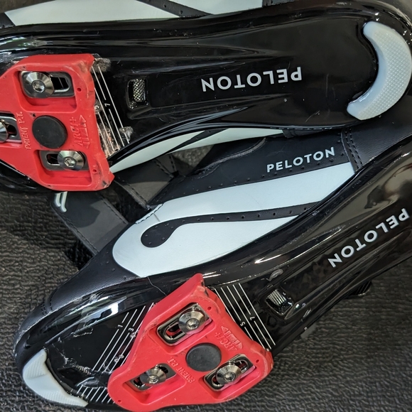 Peloton biking shoes size 40 - Picture 5 of 5